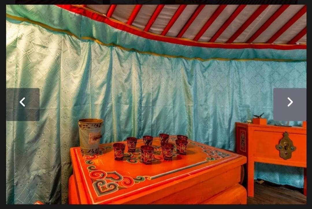 Yourte Mongole Et Cabane Houffalize Bagian luar foto