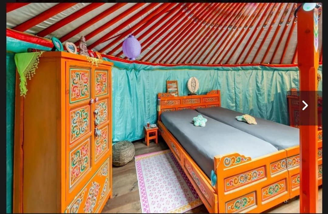 Yourte Mongole Et Cabane Houffalize Bagian luar foto